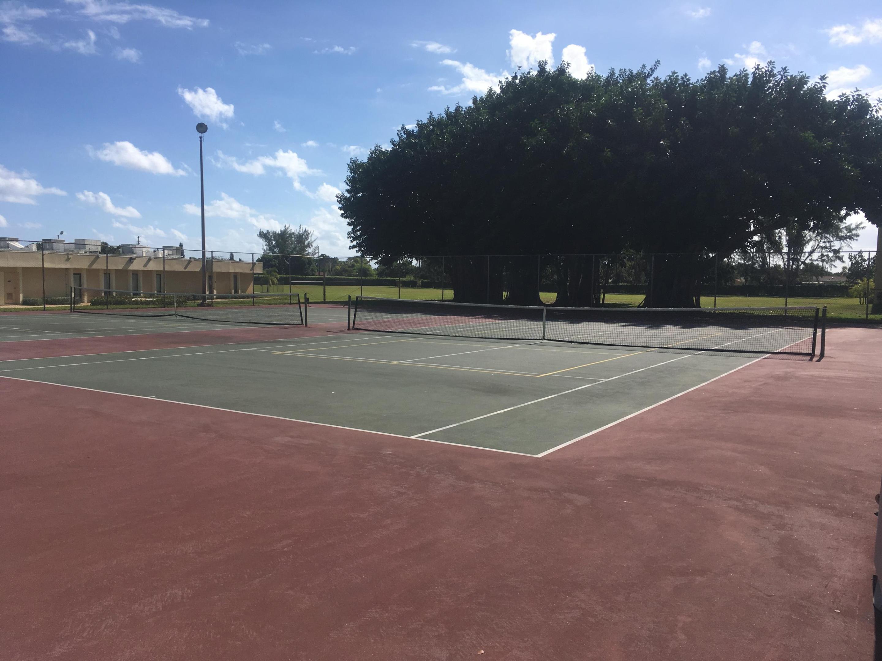 VILLAGE ROYALE GREENHILL CONDO - Residential