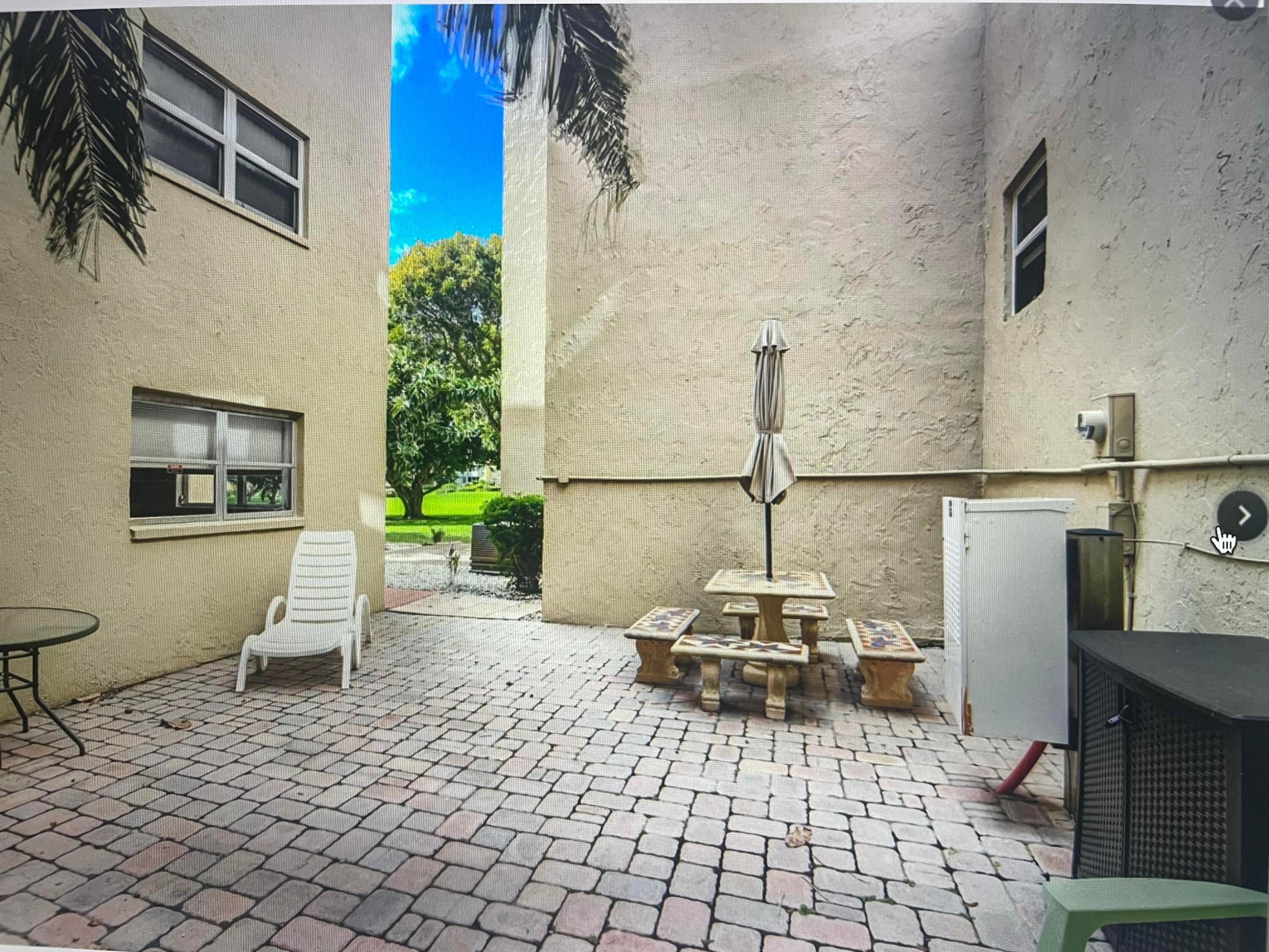 VILLAGE ROYALE GREENHILL CONDO - Residential