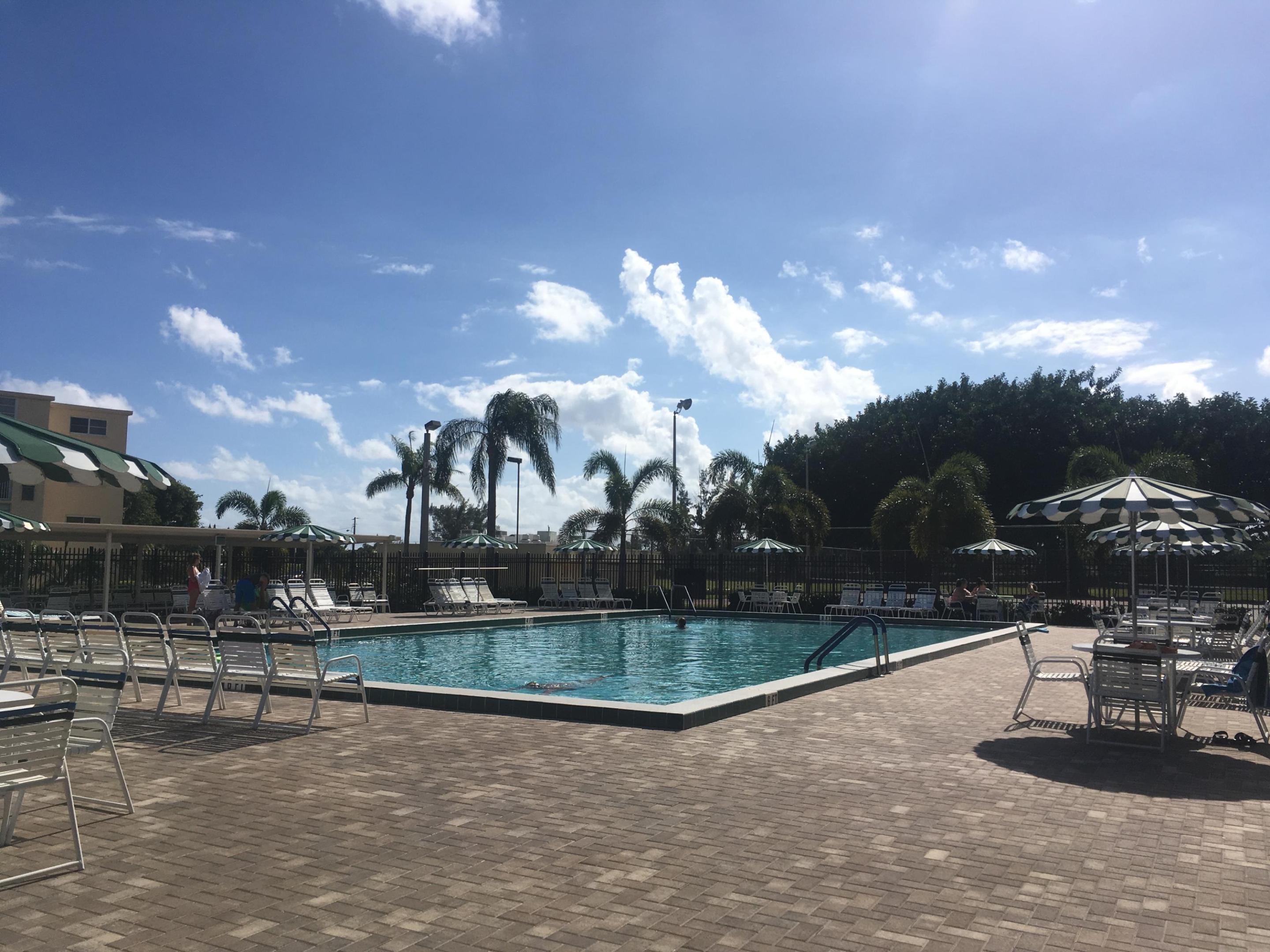 VILLAGE ROYALE GREENHILL CONDO - Residential