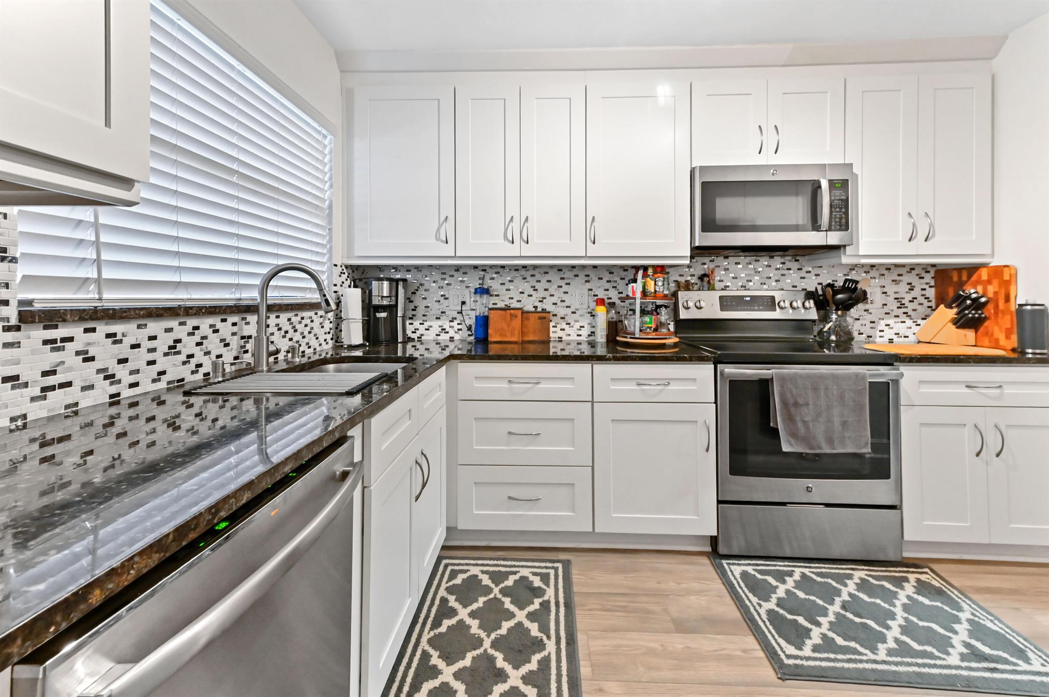 1230 SE Parkview Place D2, Stuart, FL, 34994/$299,900 3 1230 SE Parkview Place D2