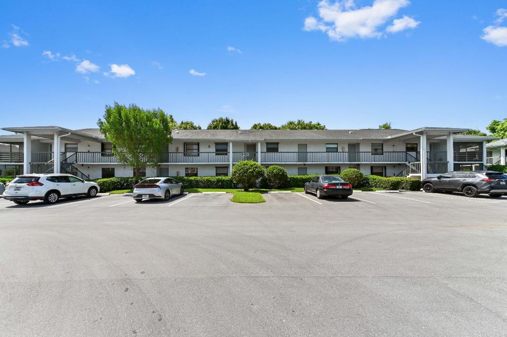 Photo of 1230 SE Parkview Place #D2, Stuart, FL 34994 (MLS # R11104922)