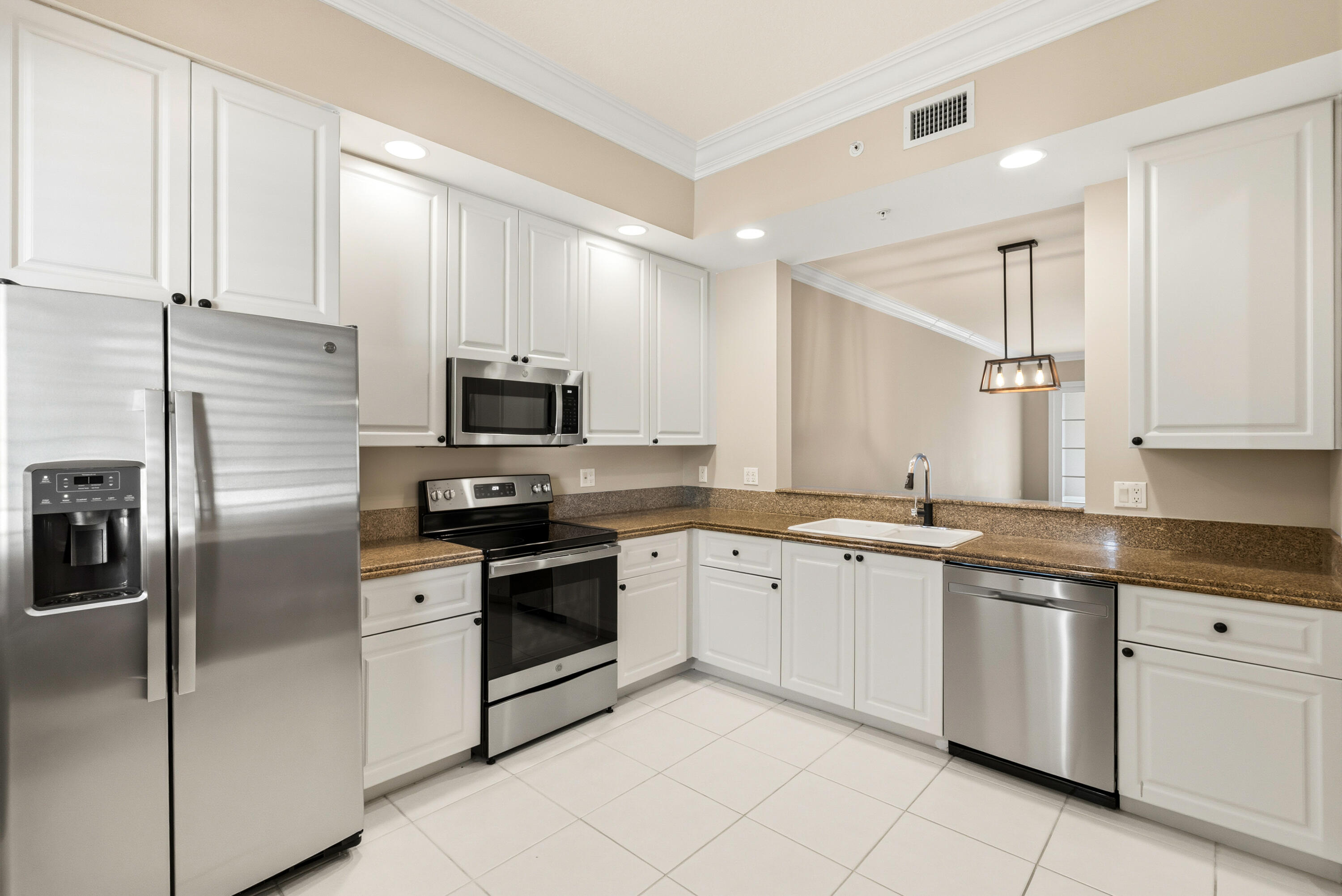 HARBOUR ISLE AT HUTCHINSON ISLAND WEST - Residential