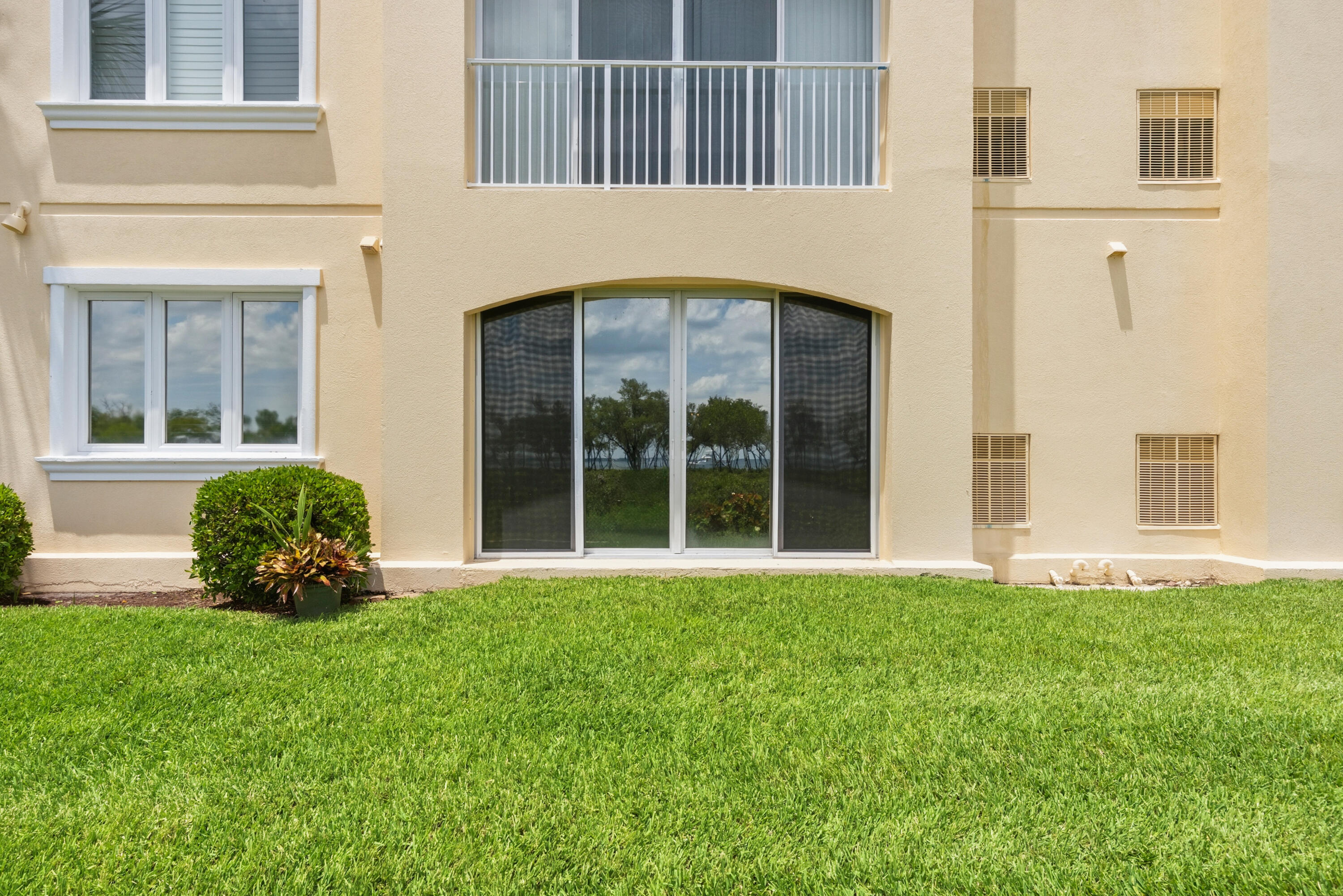 HARBOUR ISLE AT HUTCHINSON ISLAND WEST - Residential