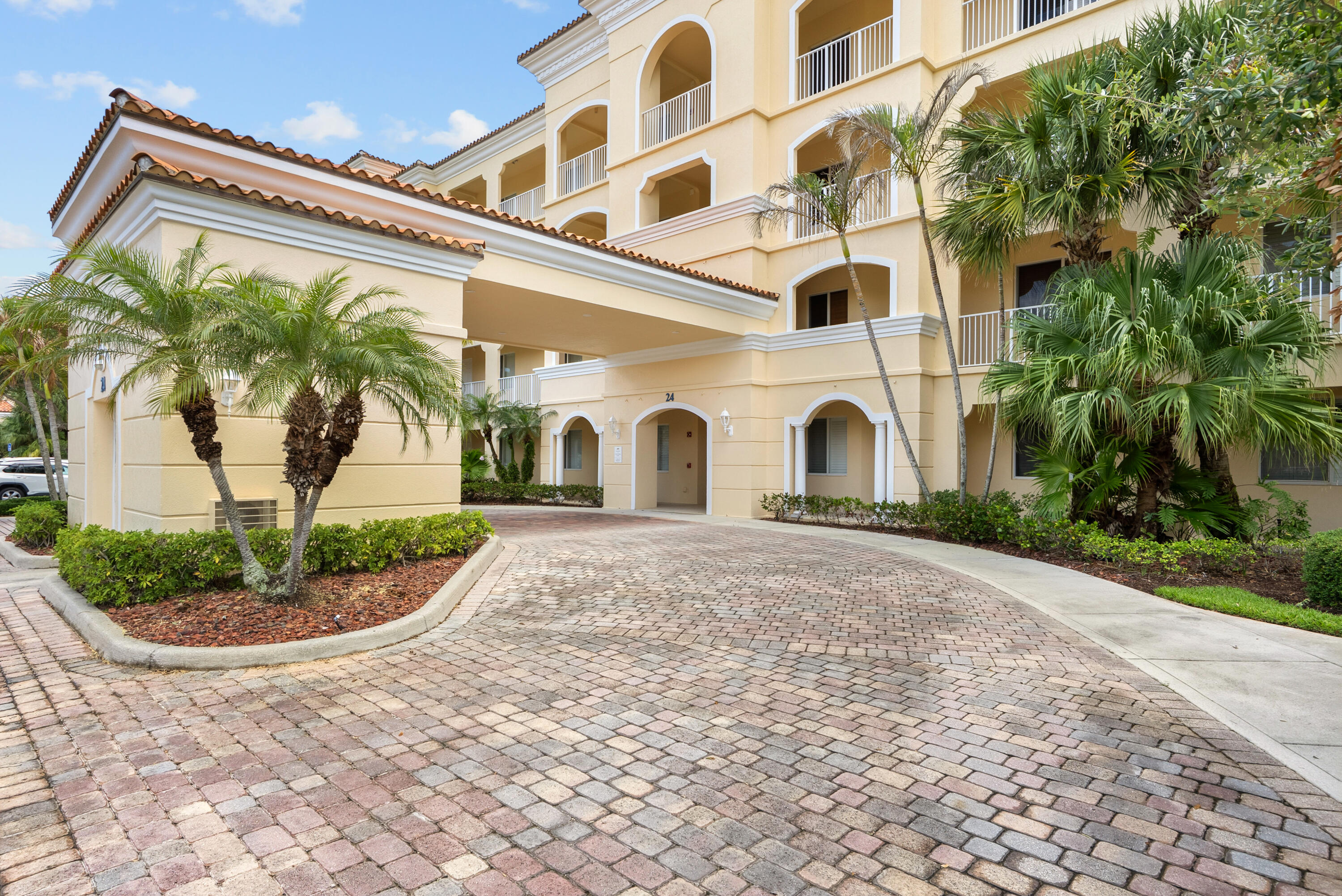 HARBOUR ISLE AT HUTCHINSON ISLAND WEST - Residential