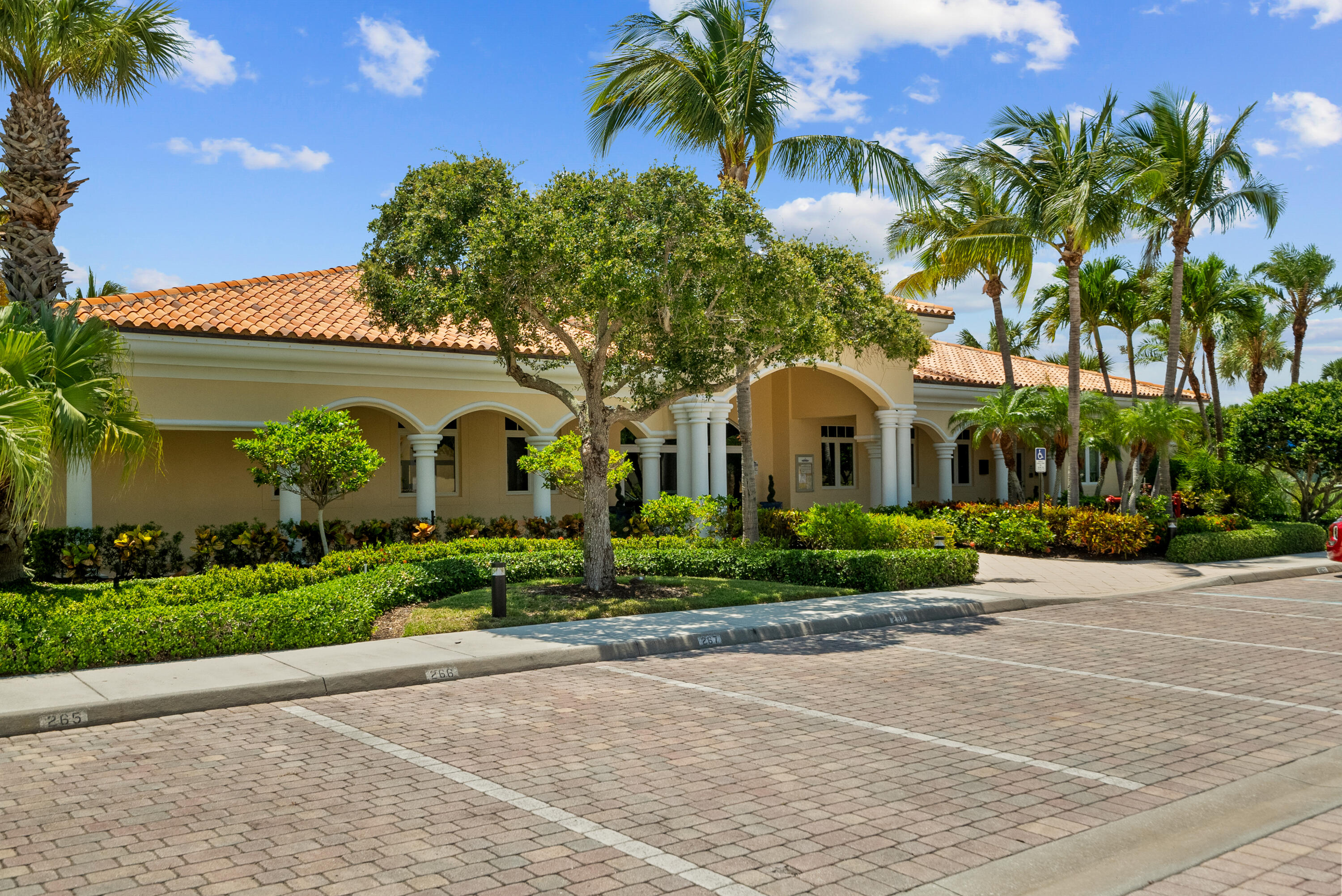 HARBOUR ISLE AT HUTCHINSON ISLAND WEST - Residential