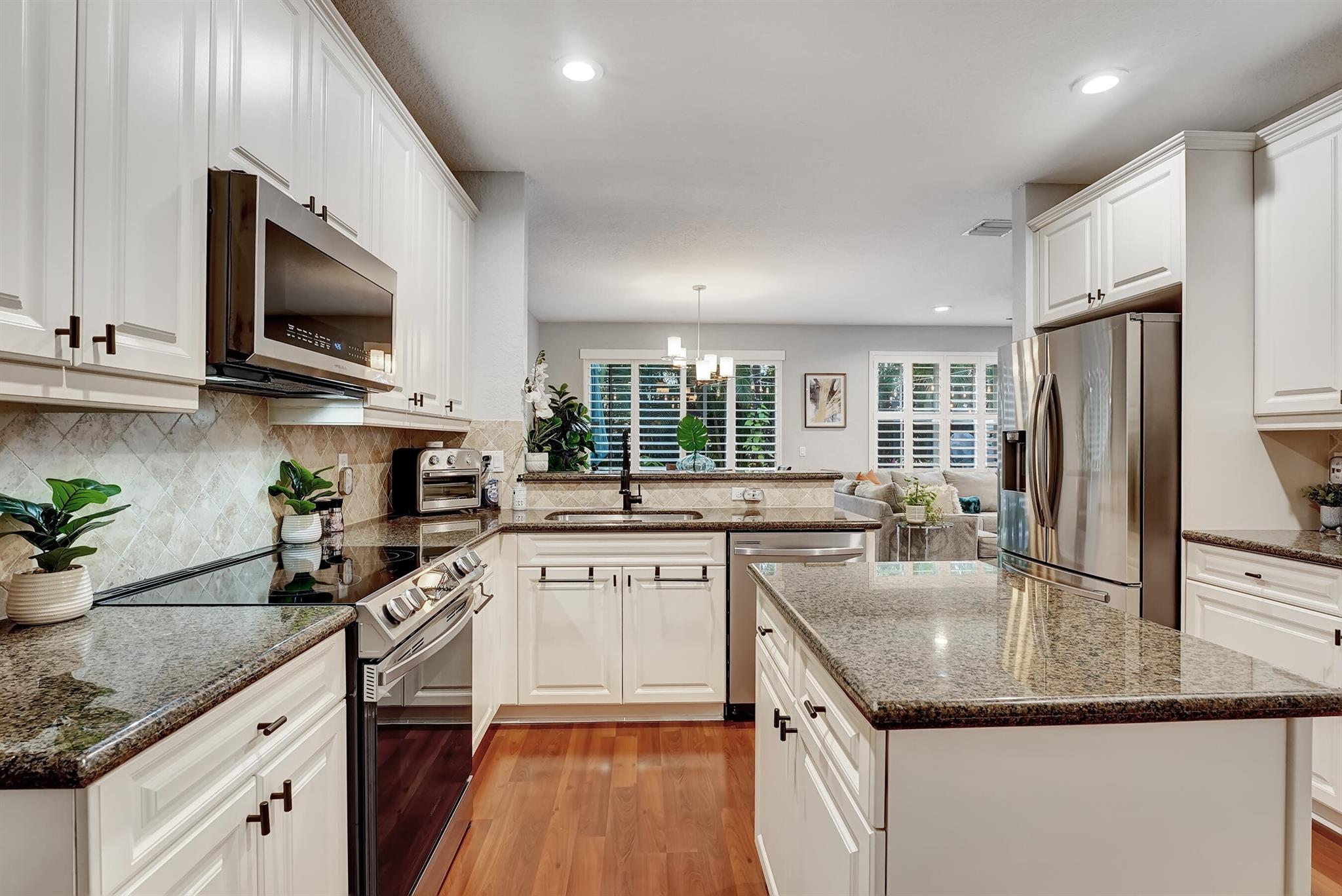 123 E Prive Circle