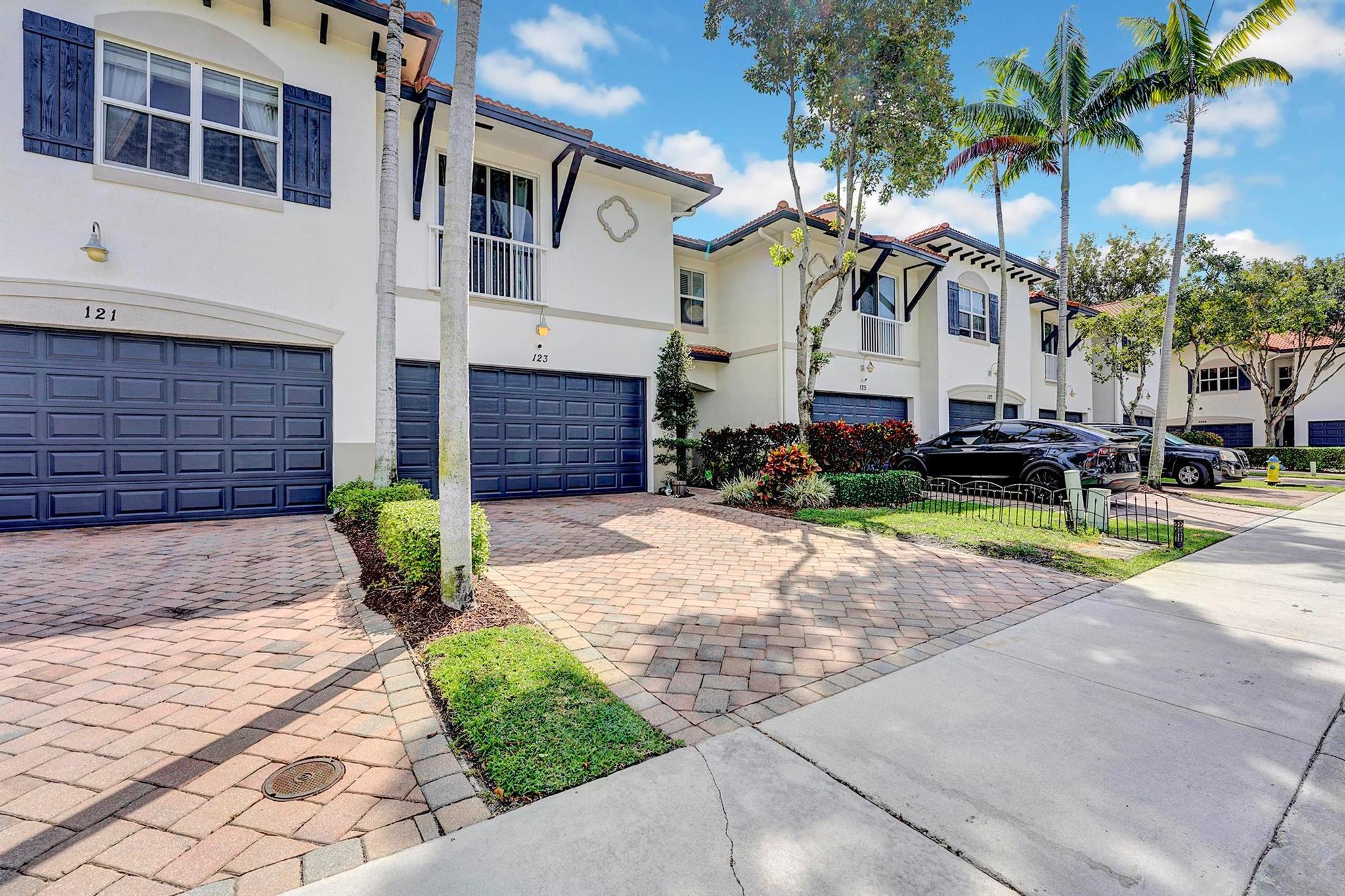123 E Prive Circle