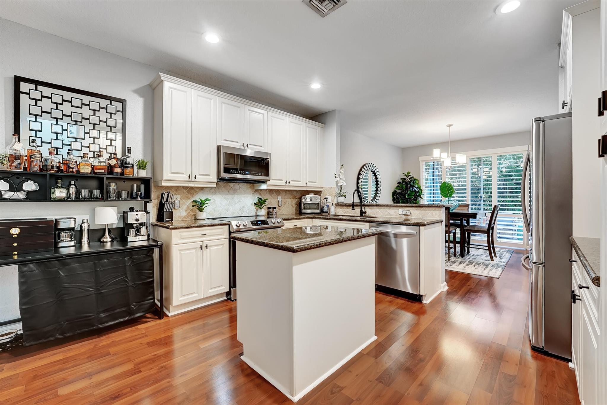 123 E Prive Circle