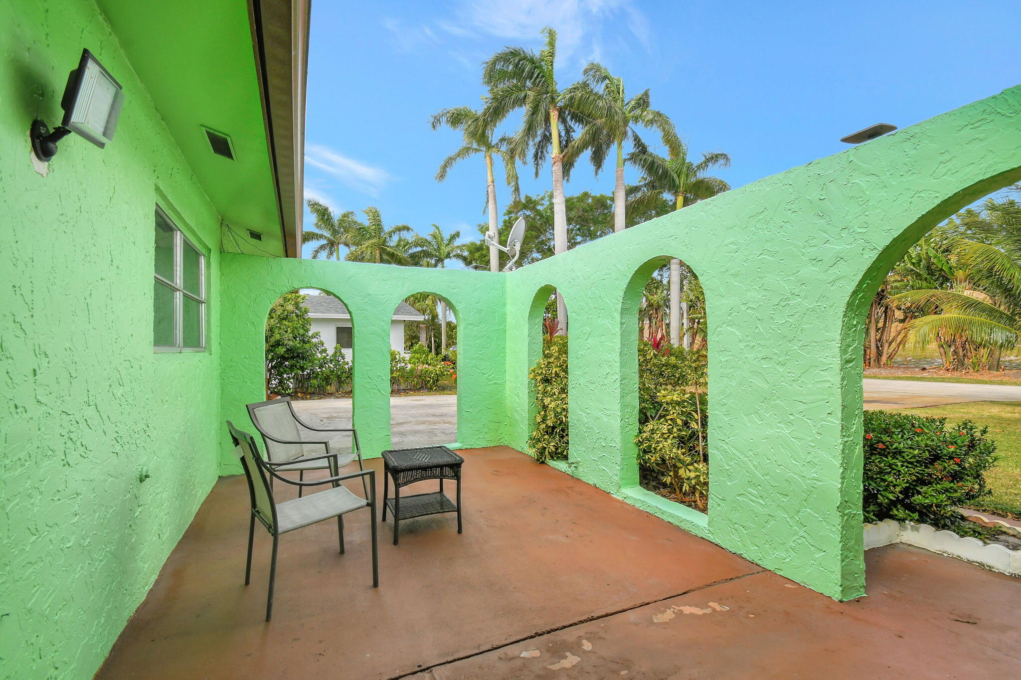 702 SW 23rd Terrace