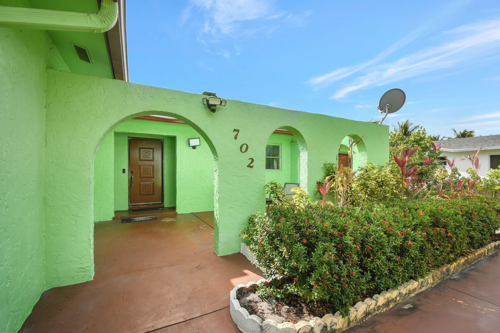 702 SW 23rd Terrace