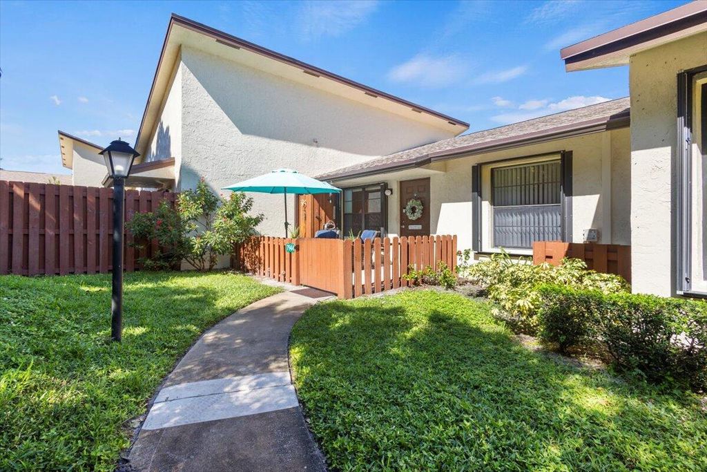 Photo of 7944 SE Villa Circle, Hobe Sound, FL 33455 (MLS # R11026019)