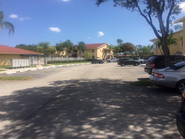 LAURELS AT SHERWOOD CONDO - Residential