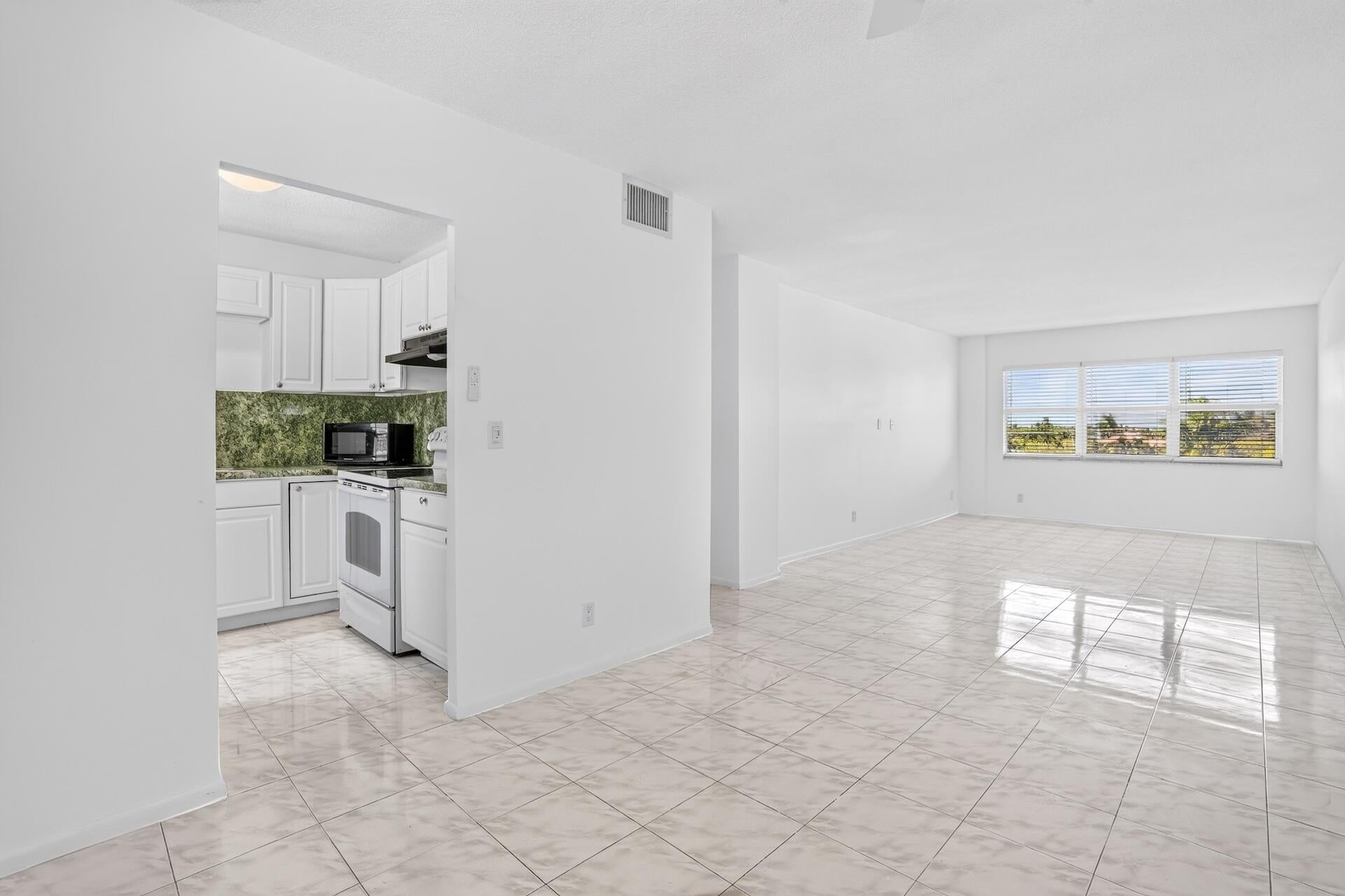 2555 NE 11th Street 404