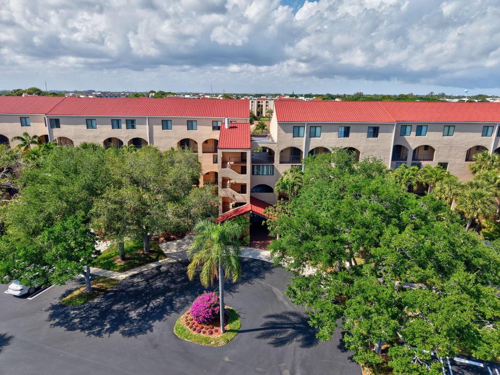 LAVERS DELRAY RACQUET CLUB CONDO - Residential