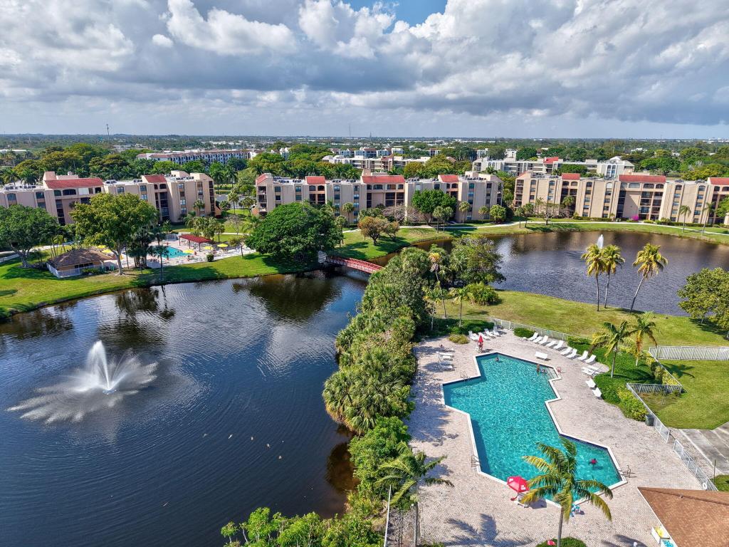LAVERS DELRAY RACQUET CLUB CONDO - Residential
