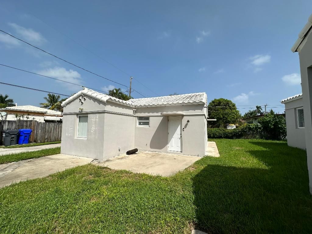 Photo of 1625 Hollywood 2 Boulevard, Hollywood, FL 33020 (MLS # R10925130)