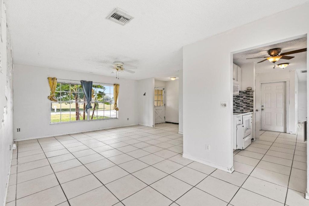Photo of 6606 Woodsmere Way, Fort Pierce, FL 34951 (MLS # R10965071)