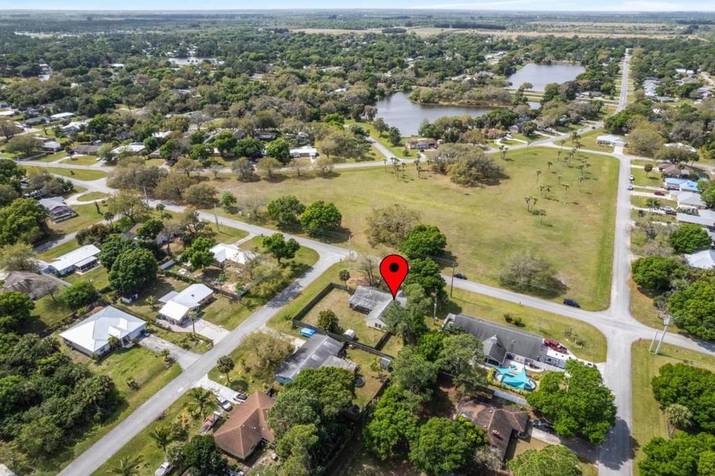 Photo of 6606 Woodsmere Way, Fort Pierce, FL 34951 (MLS # R10965071)