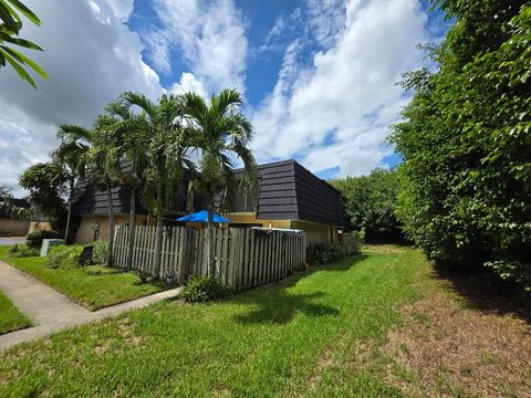 LOW HOA FEE TOWNHOUSES FOR SALE IN PALM BEACH COUNTY 218 Woodland Road Palm Springs FL 33461