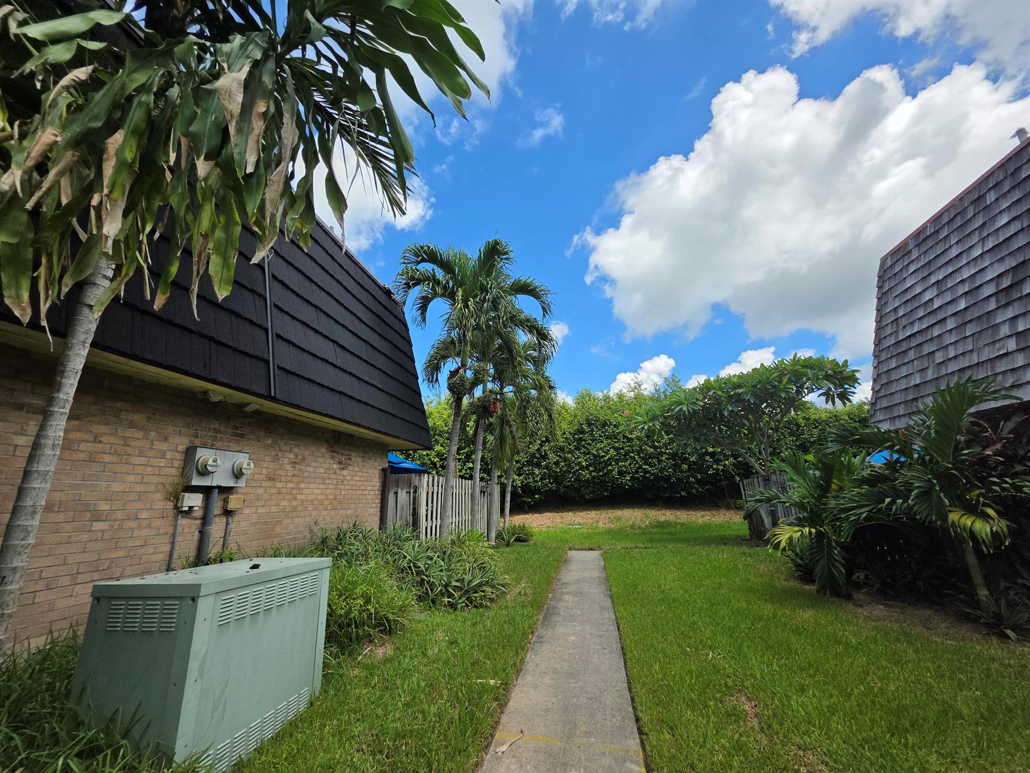 View photos, virtual tours, details... 218 Woodland Road