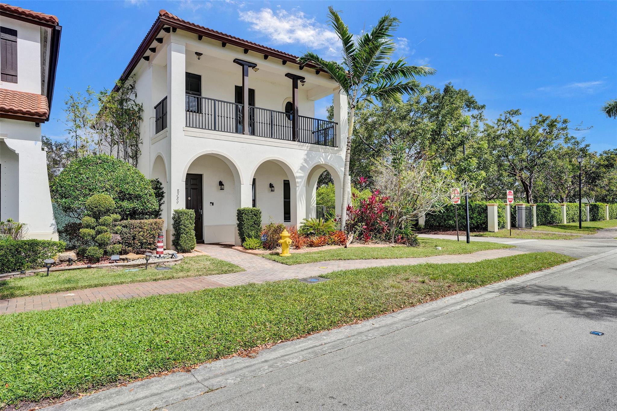 8289 NW 38th St
