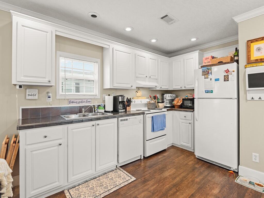 SANDHILL SHORES - Residential