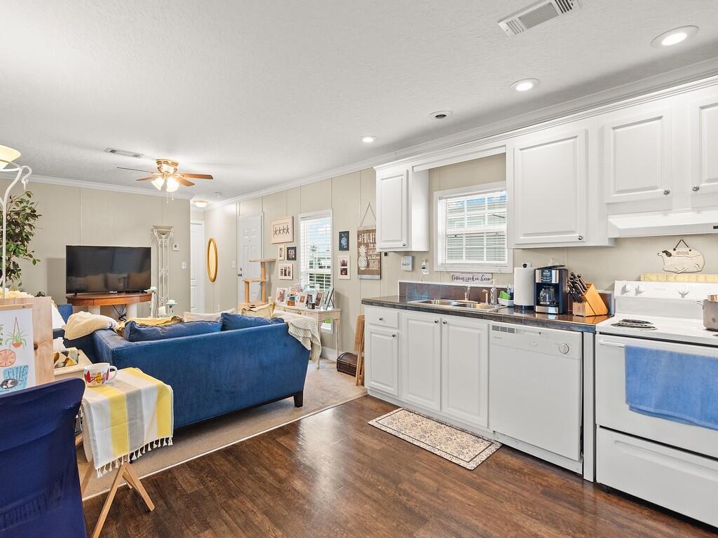 SANDHILL SHORES - Residential