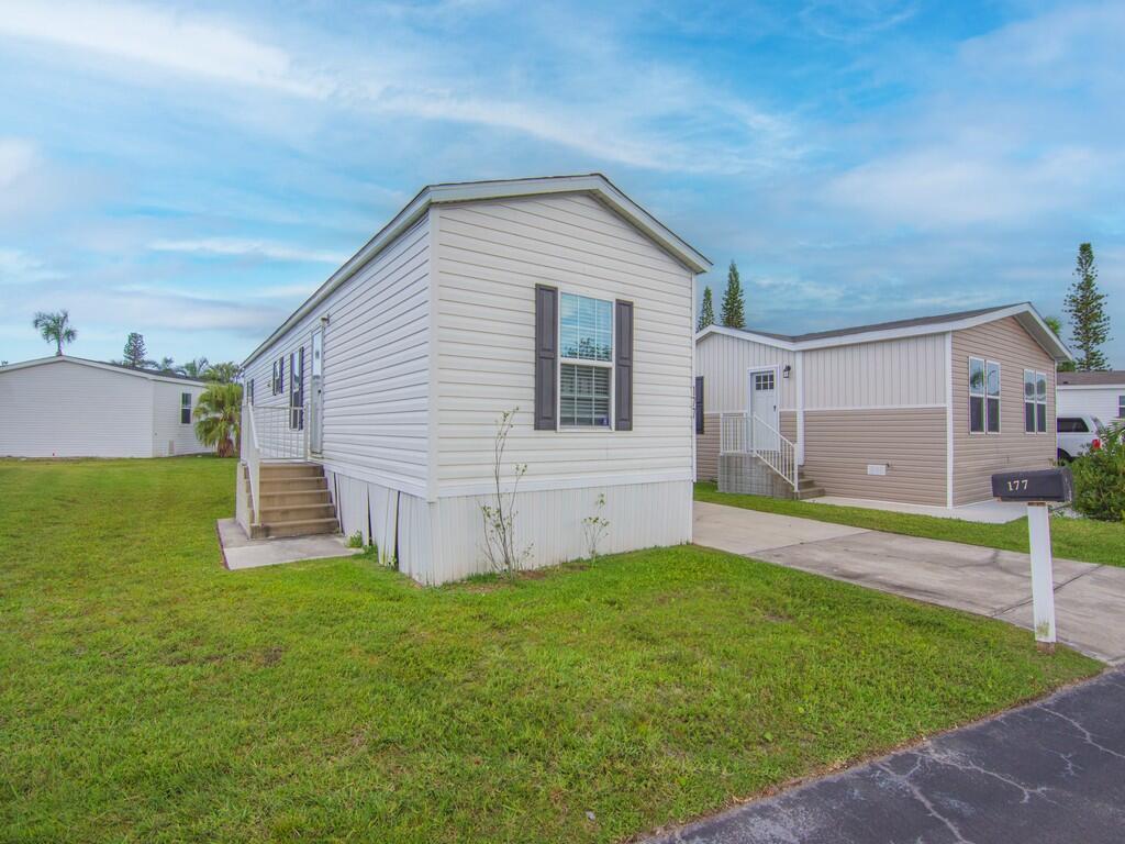 SANDHILL SHORES - Residential