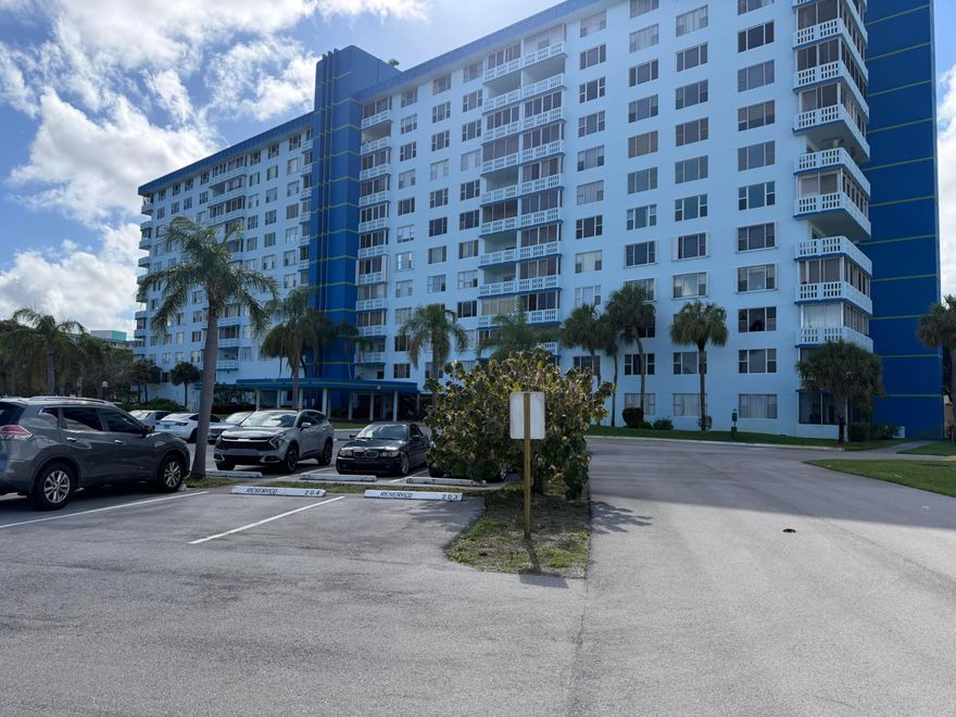 Established condominium community with strong HOA rules, has 24 hr security with great access to major roads, close to shopping, hospitals etc.  Unit is located in close proximity to elevators and laundry room. Desireable location on the 5th floor green area views and pond.