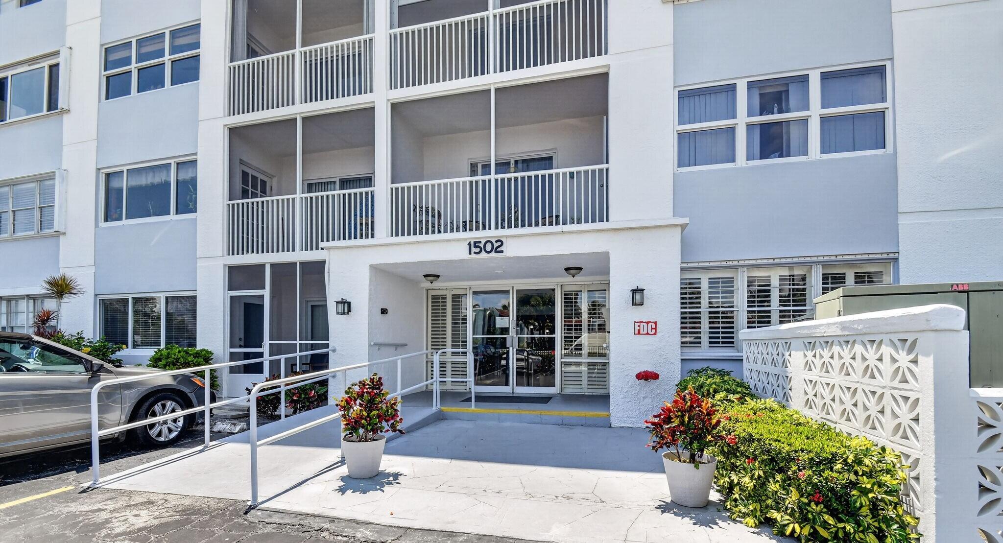 PALM LAKE 1 CONDO - Residential