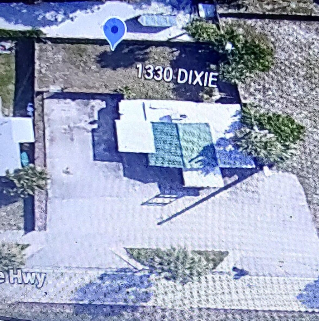 Photo of 1330 NE DIXIE Highway, Jensen Beach, FL 34957 (MLS # B26078984)