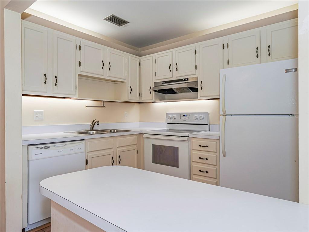 VISTA ROYALE PHASE IV BLDGS 83-111 - Residential