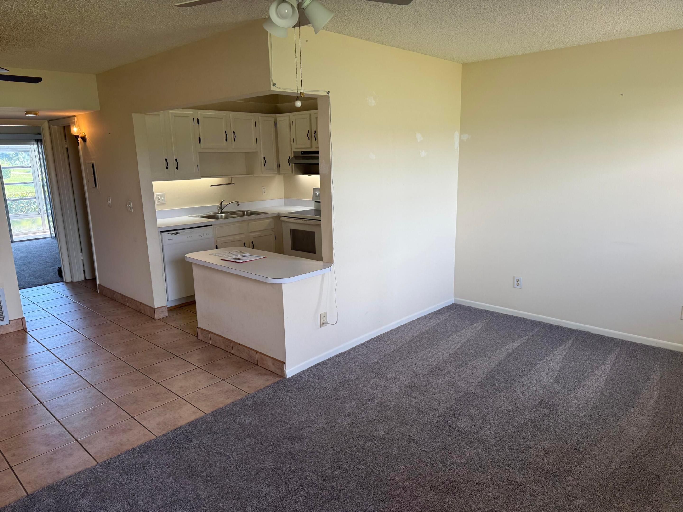 VISTA ROYALE PHASE IV BLDGS 83-111 - Residential