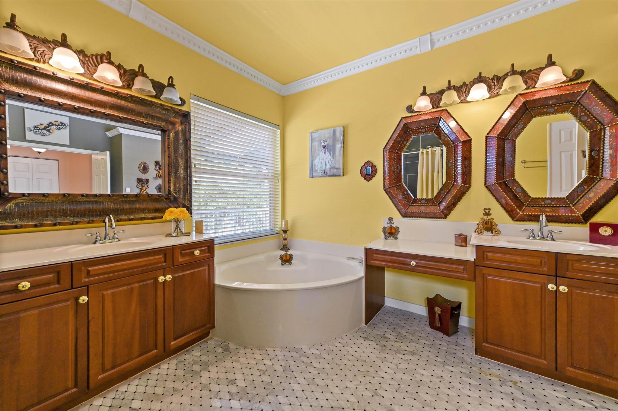 MADISON GREEN - Residential