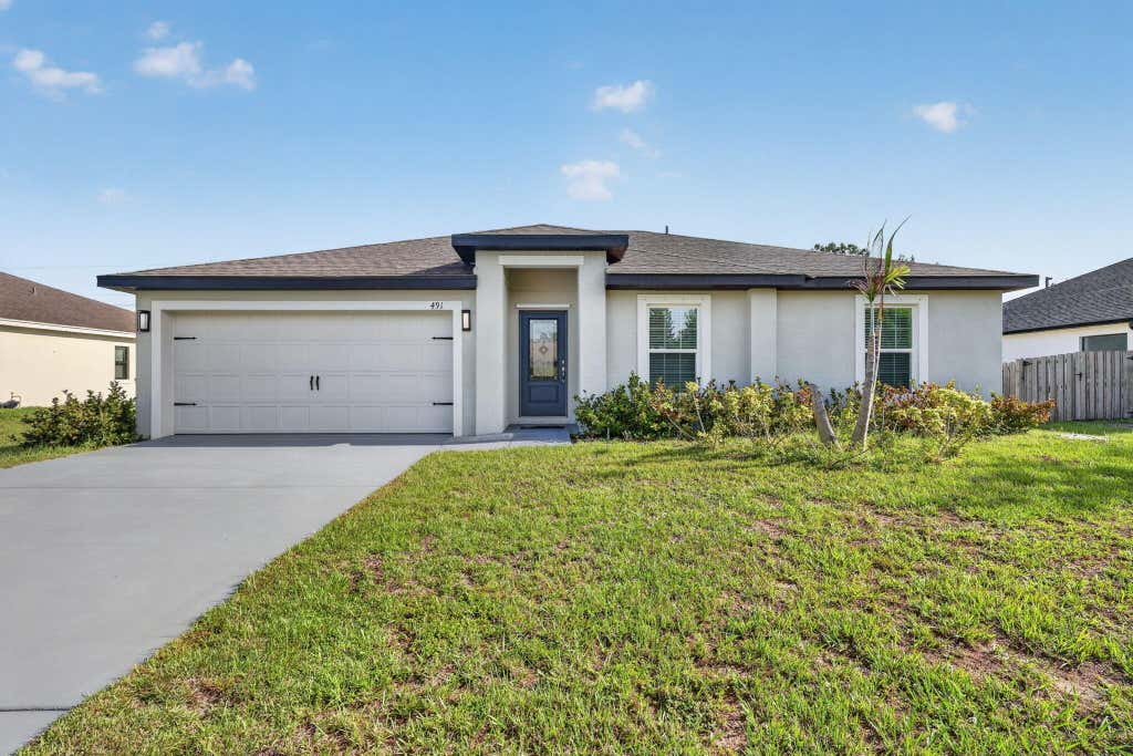 Photo of 491 SW DAILEY Avenue, Port Saint Lucie, FL 34953 (MLS # B26057569)