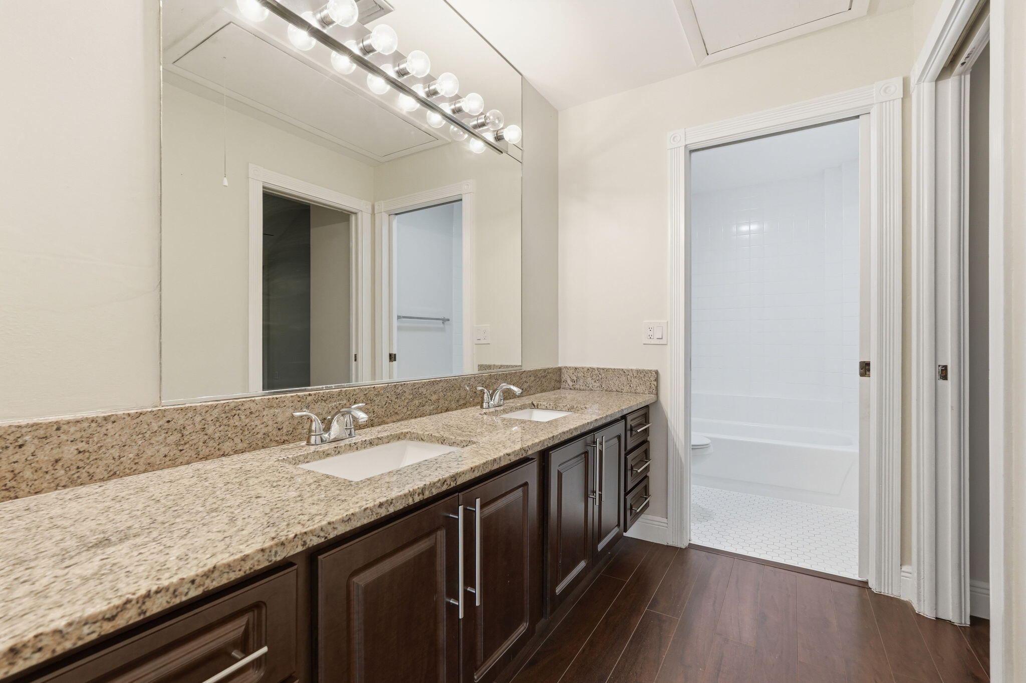 8111 Northboro Court 11d