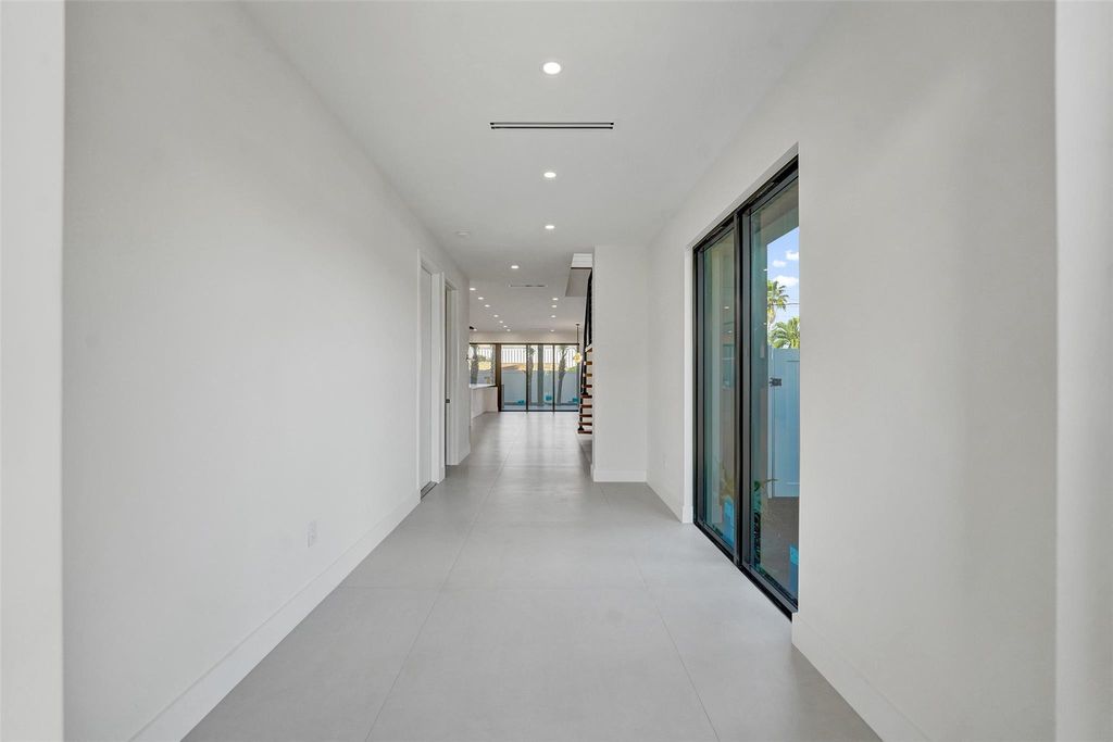 Photo of 1527 NE 15th Ave, Fort Lauderdale, FL 33304 (MLS # F10538984)