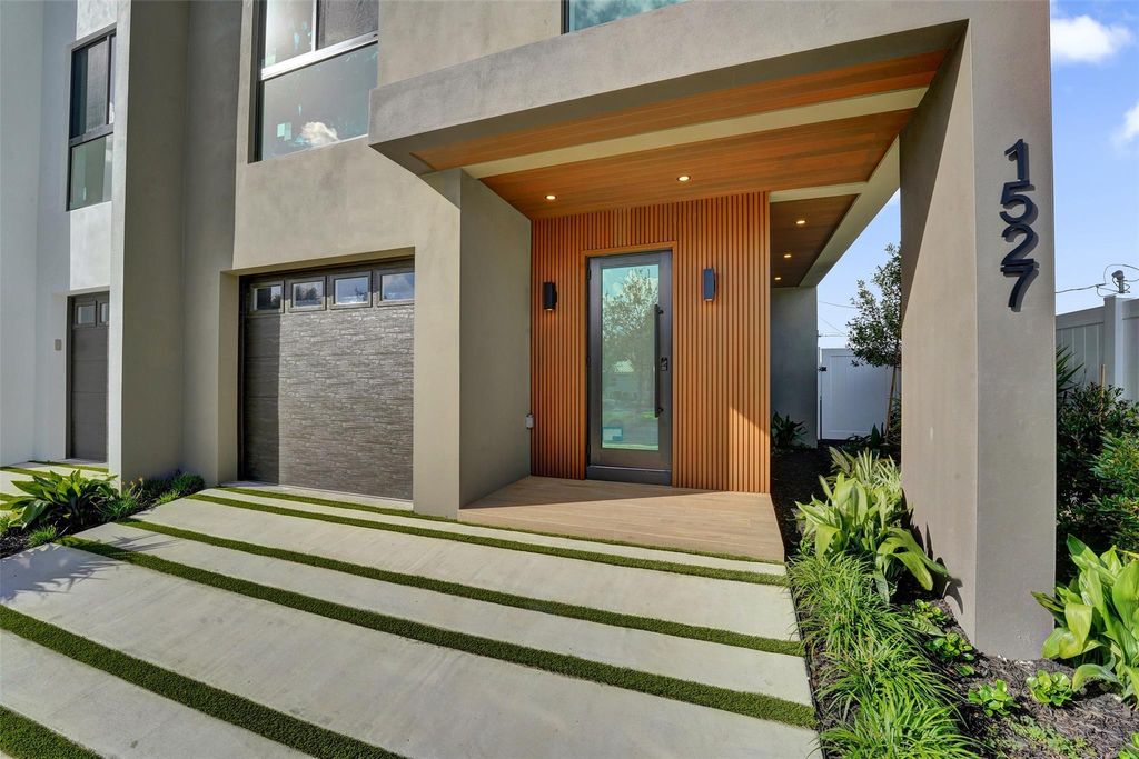 Photo of 1527 NE 15th Ave, Fort Lauderdale, FL 33304 (MLS # F10538984)