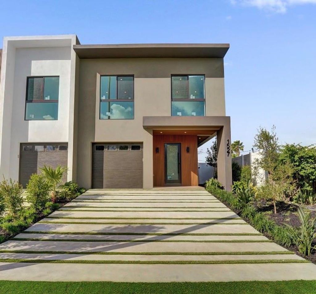 Photo of 1527 NE 15th Avenue, Fort Lauderdale, FL 33304 (MLS # F10538984)