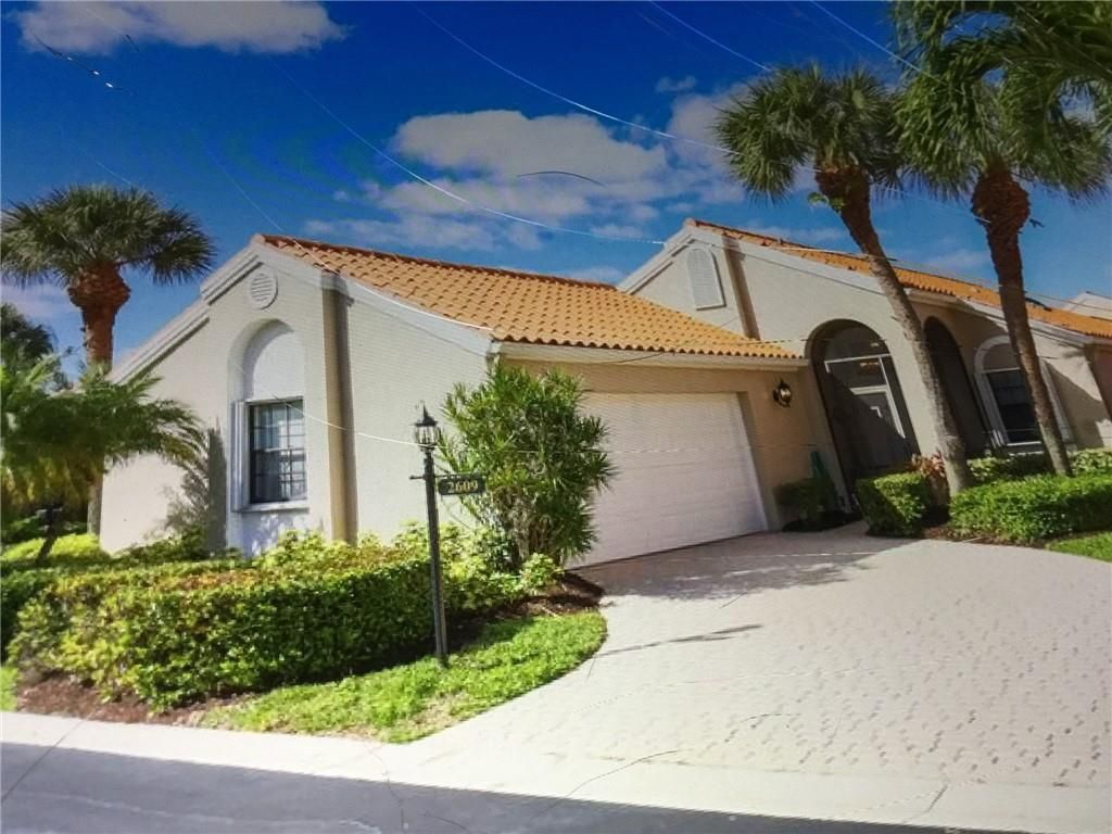 Photo of 2609 La Lique Cir, Palm Beach Gardens, FL 33410 (MLS # F10374408)