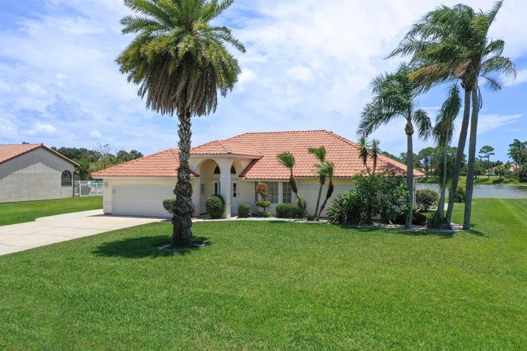 Photo of 1507 SE Westmoreland Boulevard, Port Saint Lucie, FL 34952 (MLS # R10808897)