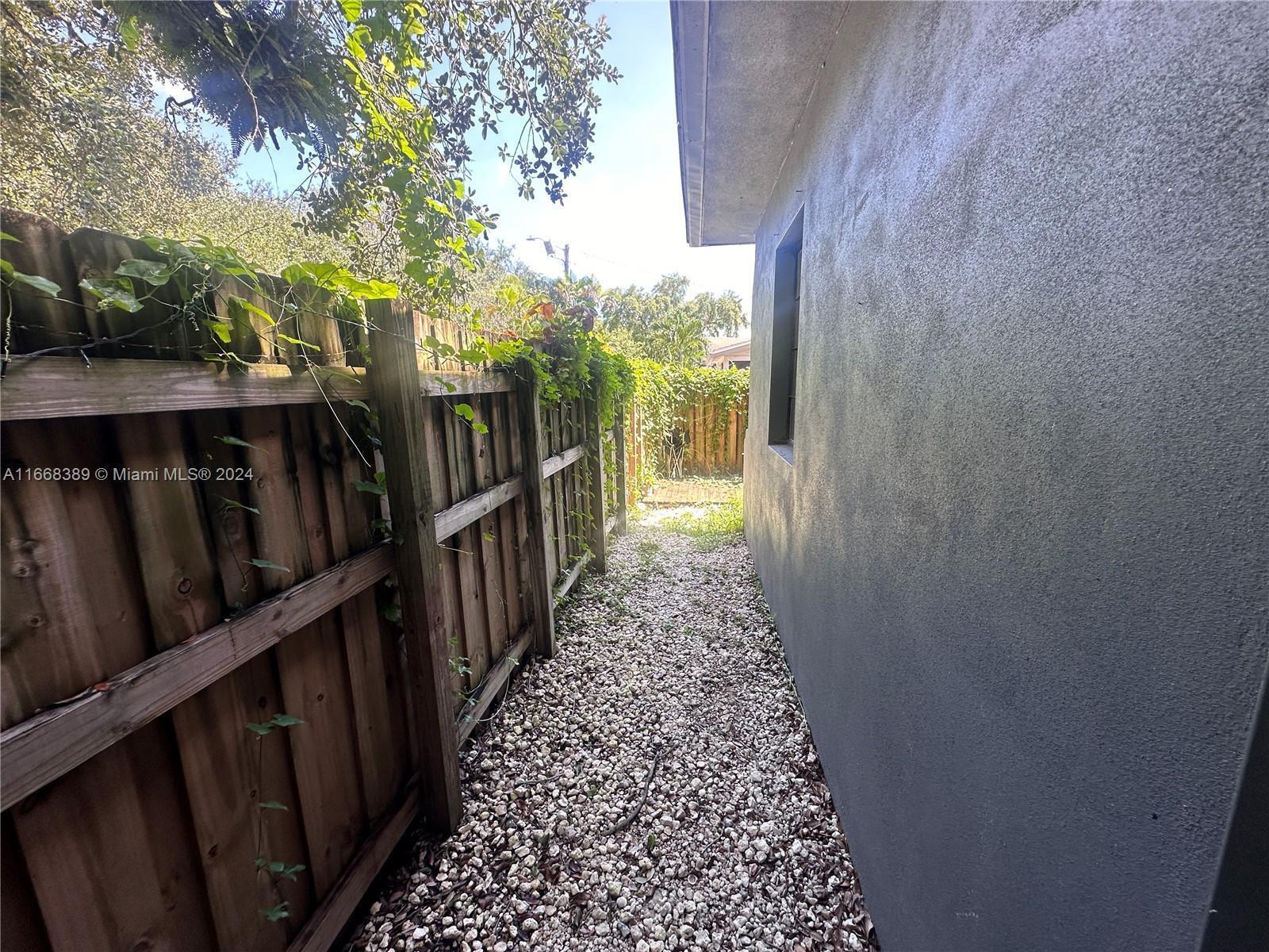 HIBISCUS GARDENS - Residential Lease