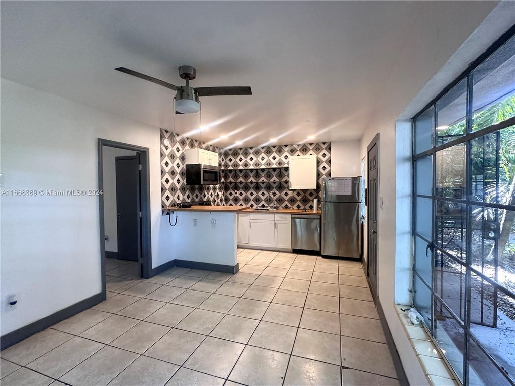 Photo of 1418 SW 27th Street #1, Fort Lauderdale, FL 33315 (MLS # B26034561)