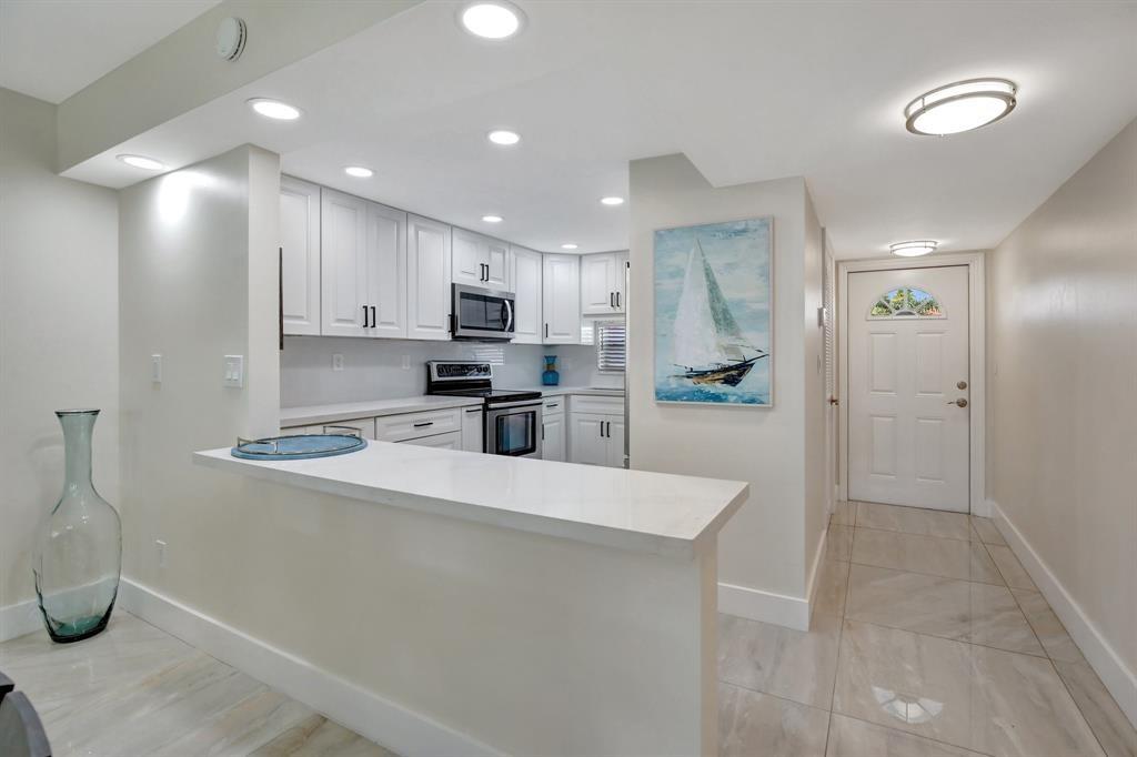 HOLLYBROOK GOLF & TENNIS - Residential