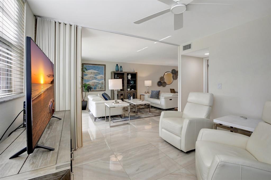 HOLLYBROOK GOLF & TENNIS - Residential