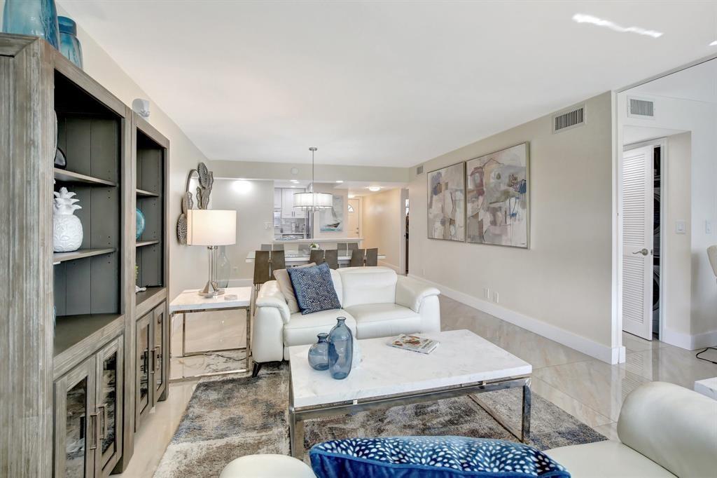 HOLLYBROOK GOLF & TENNIS - Residential