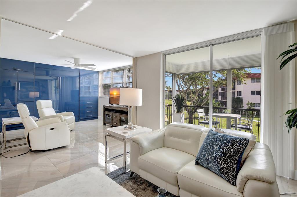 HOLLYBROOK GOLF & TENNIS - Residential