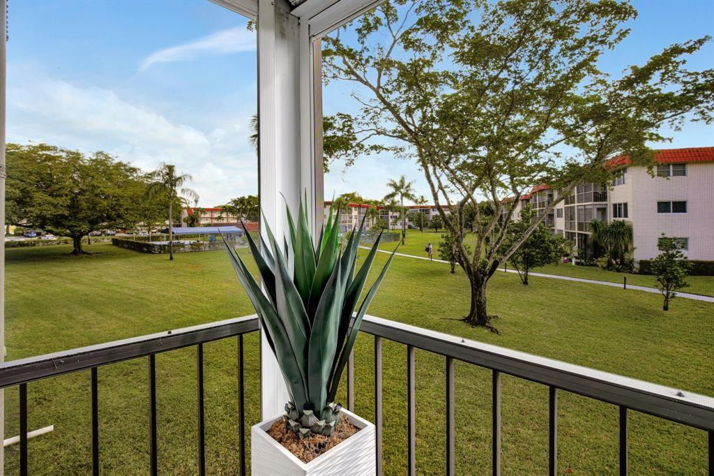 HOLLYBROOK GOLF & TENNIS - Residential