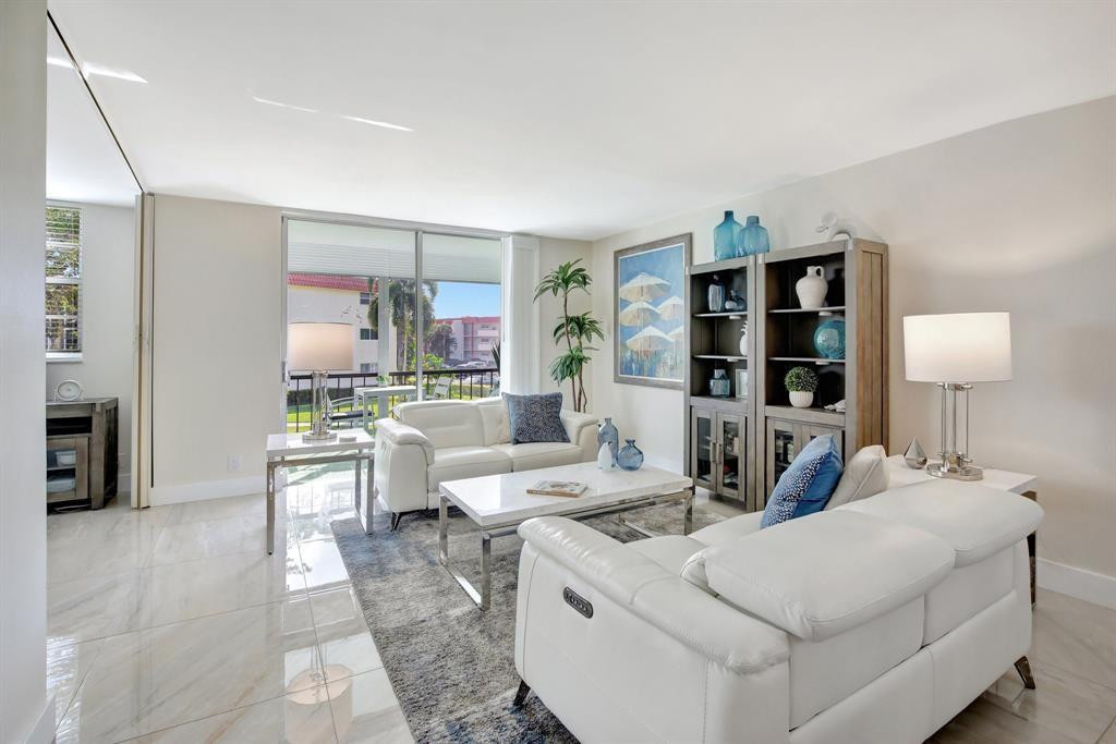 HOLLYBROOK GOLF & TENNIS - Residential