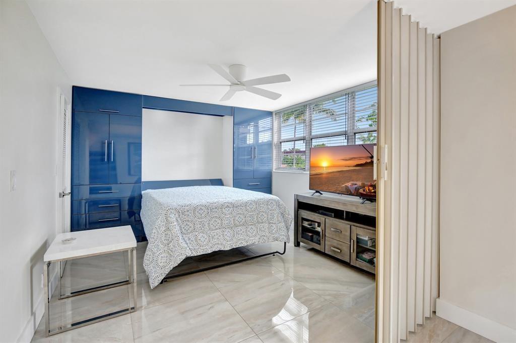 HOLLYBROOK GOLF & TENNIS - Residential